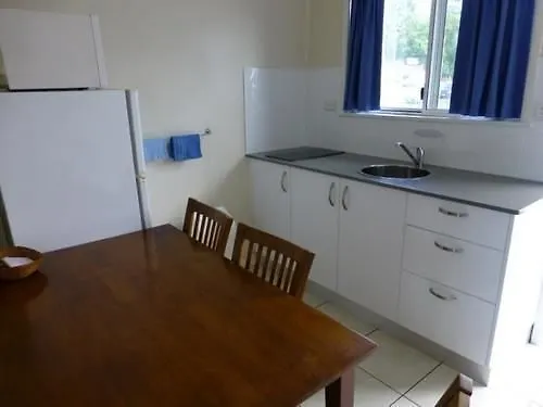 ***  Airlie Court Units Aparthotel Airlie Beach Australia